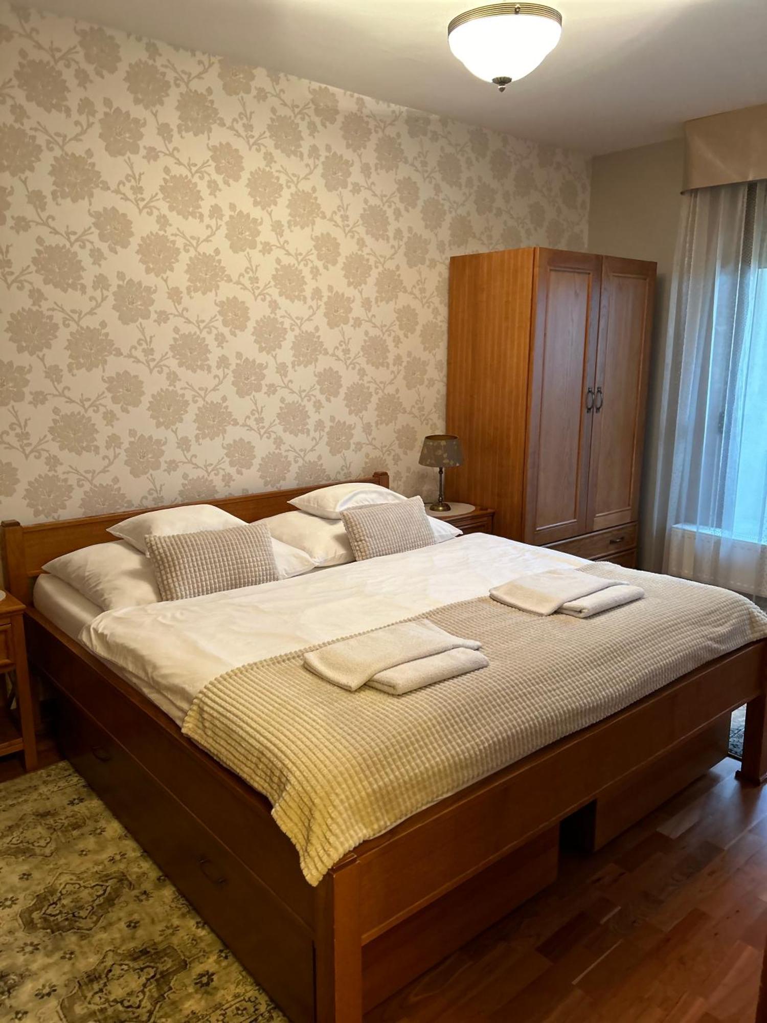 Danube Terrace Elegant With 2 Bedroom With Free Air Conditioner And Private Parking Budapest Exterior foto