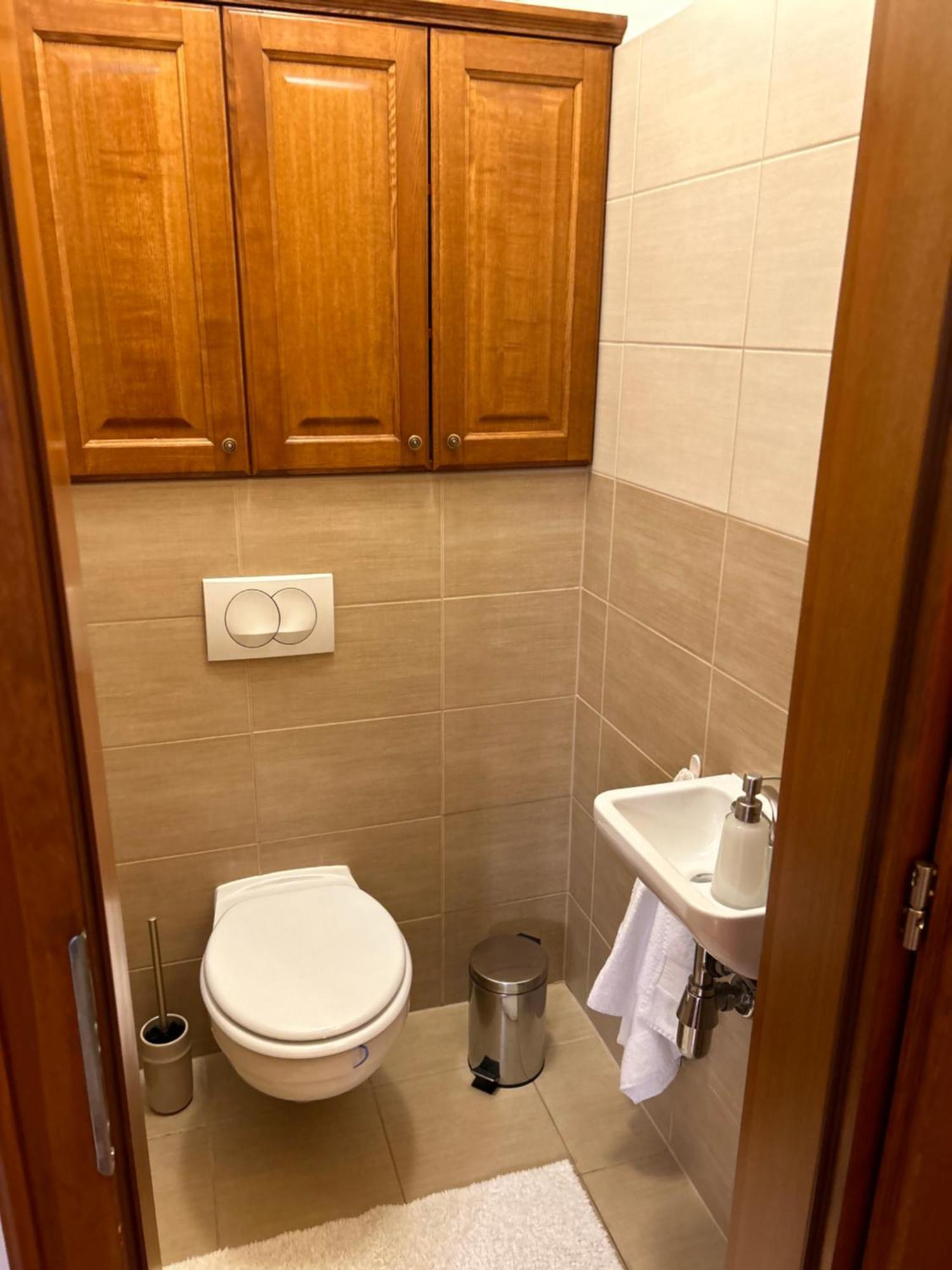 Danube Terrace Elegant With 2 Bedroom With Free Air Conditioner And Private Parking Budapest Exterior foto
